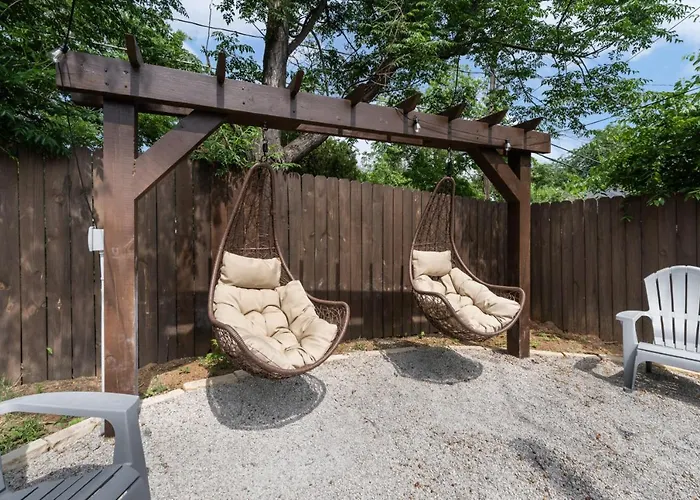 4 Queen Beds High Speed Wifi Private Parking Holiday home *
