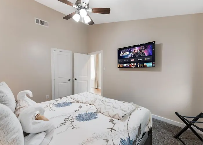 4 Queen Beds High Speed Wifi Private Parking Holiday home *